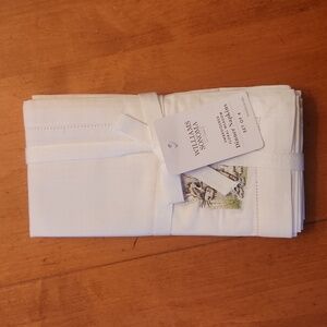 Williams Sonoma Rabbit Embroidered Floral Meadow Dinner Napkins